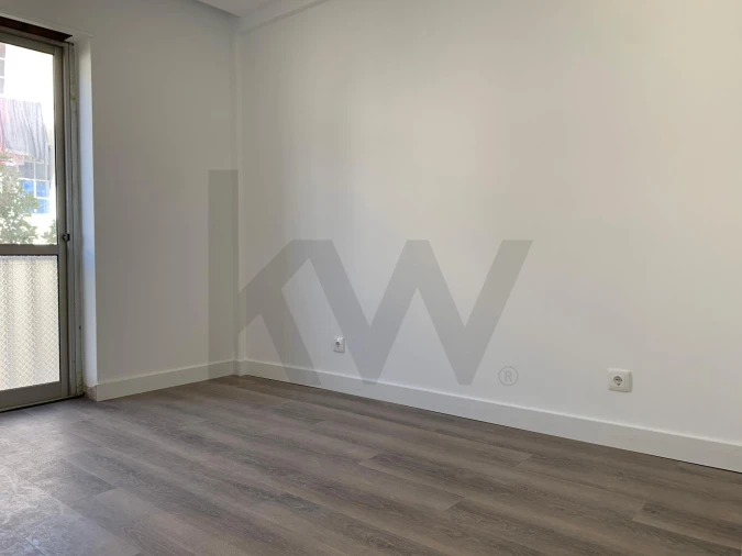 Apartamento T2 para Venda em Carnaxide e Queijas Foto 13