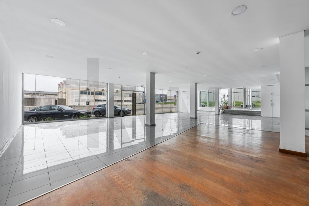 Armazém para Venda em Silvalde Foto 12