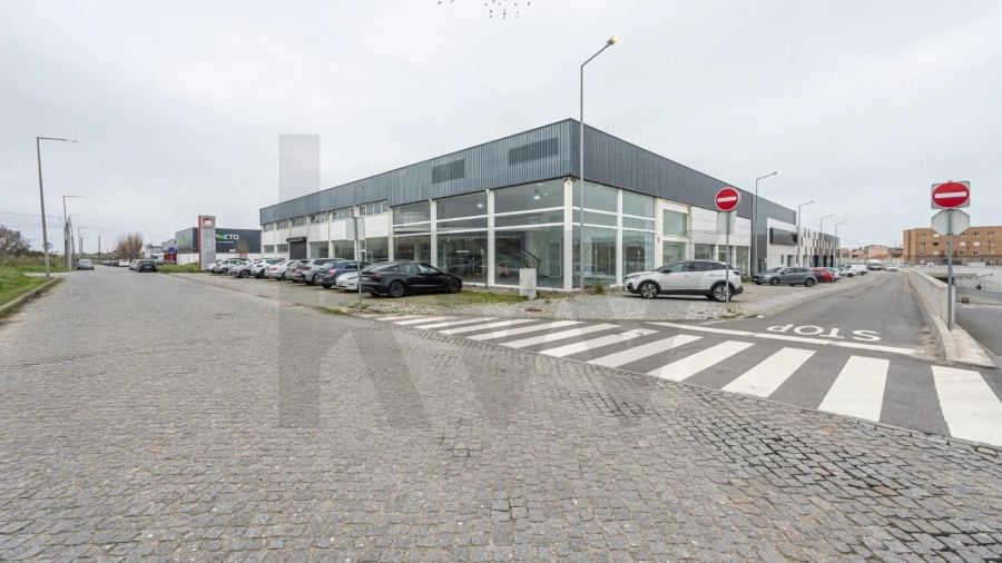 Armazém para Venda em Silvalde