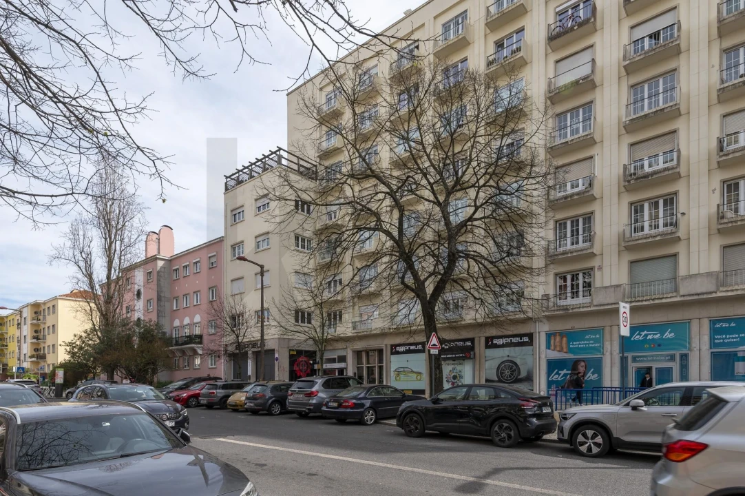 Loja para Venda em Alvalade Foto 1