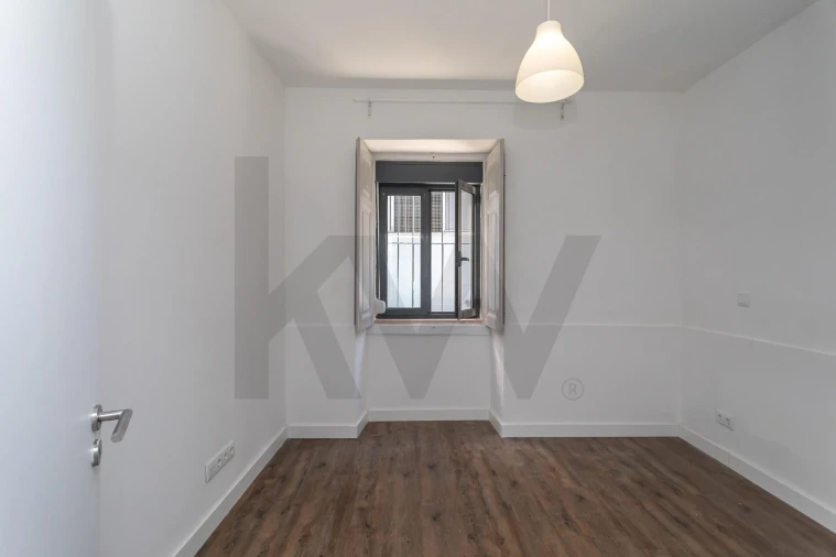 Apartamento T1 para Venda em Alvalade Foto 11