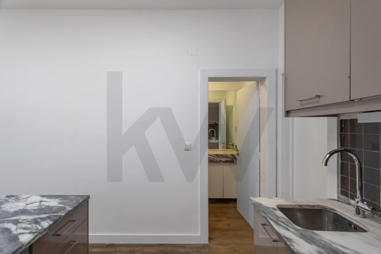 Apartamento T1 para Venda em Alvalade Foto 9