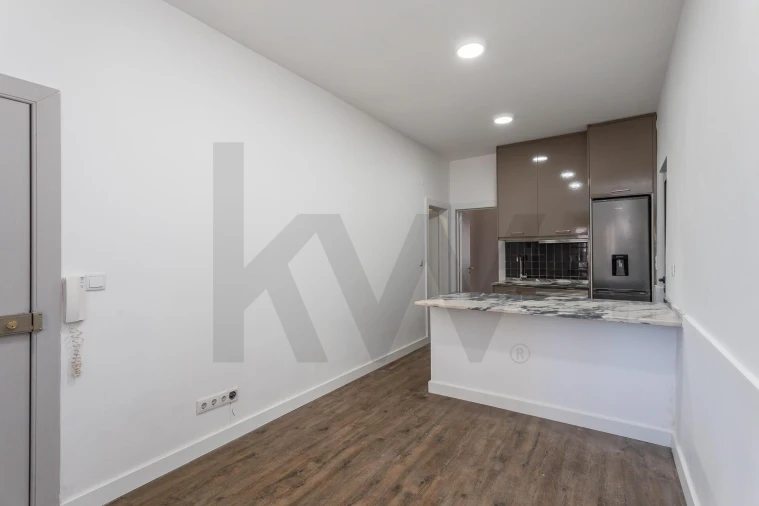 Apartamento T1 para Venda em Alvalade Foto 4