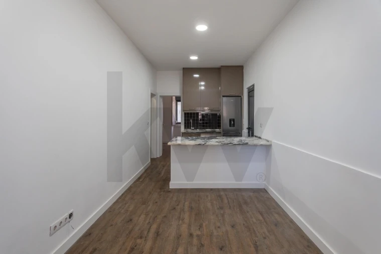 Apartamento T1 para Venda em Alvalade Foto 3