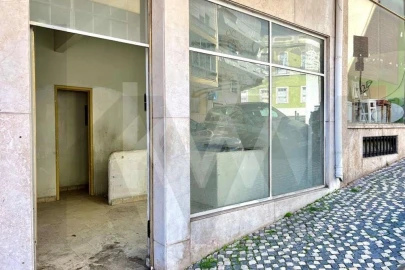 Loja para Arrendamento em Estrela