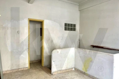 Loja para Arrendamento em Estrela