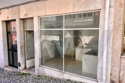 Loja para Arrendamento em Estrela