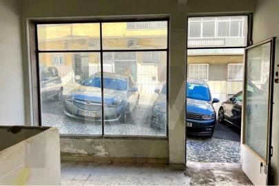 Loja para Arrendamento em Estrela
