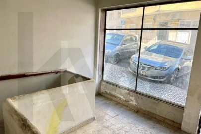 Loja para Arrendamento em Estrela