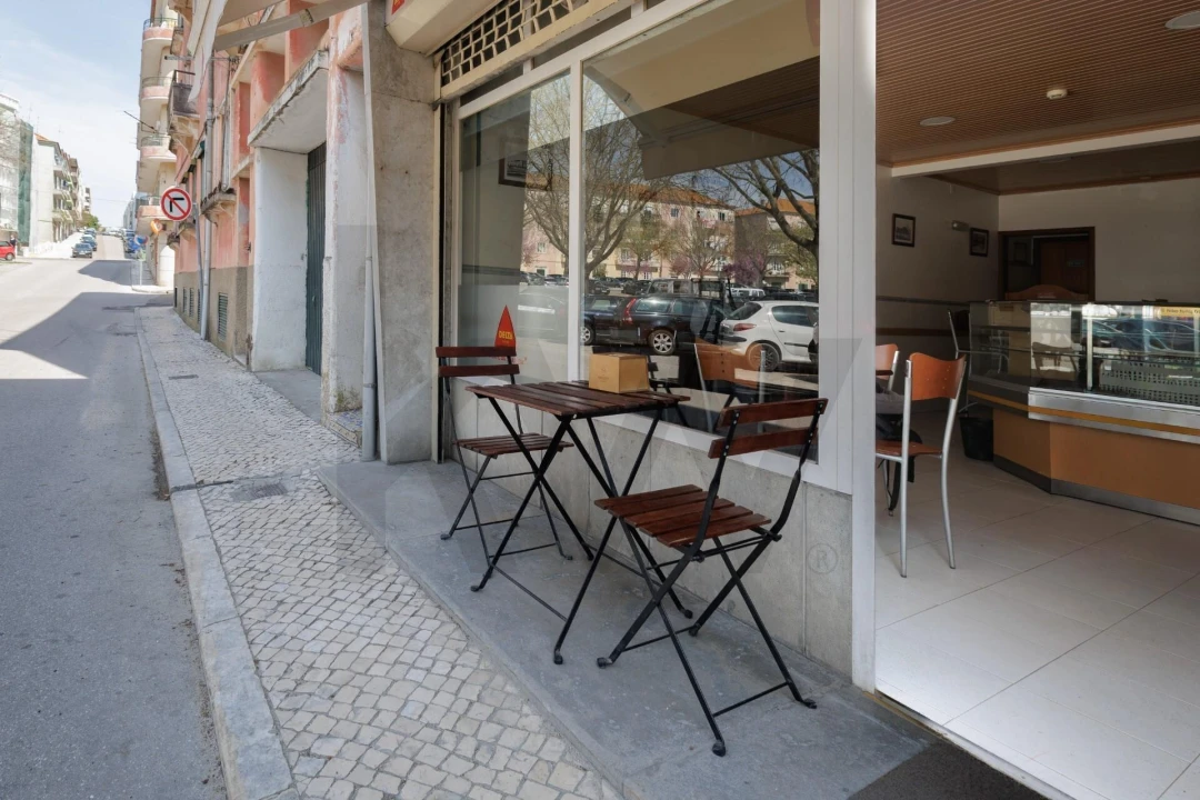 Loja para Arrendamento em Romeira e Várzea Foto 3