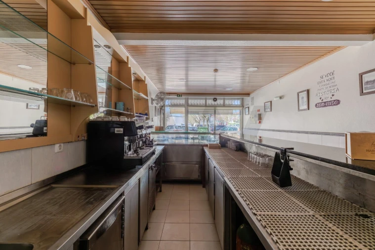 Loja para Arrendamento em Romeira e Várzea Foto 13