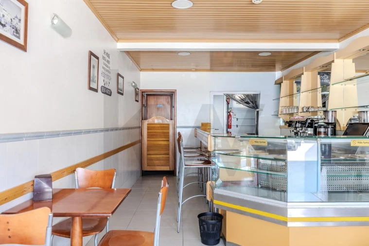 Loja para Arrendamento em Romeira e Várzea Foto 4