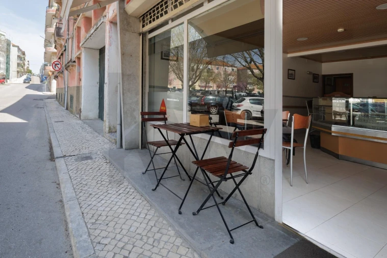 Loja para Arrendamento em Romeira e Várzea Foto 3