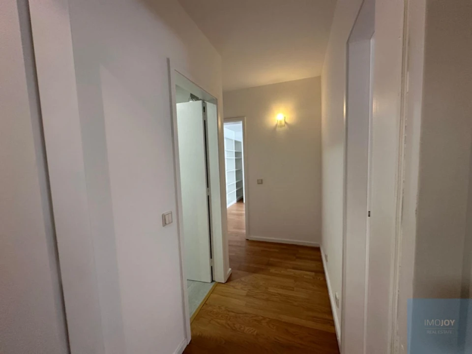 Apartamento T2 para Arrendamento em Lordelo do Ouro e Massarelos Foto 22