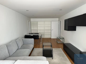 Apartamento T2 para Arrendamento em Lordelo do Ouro e Massarelos