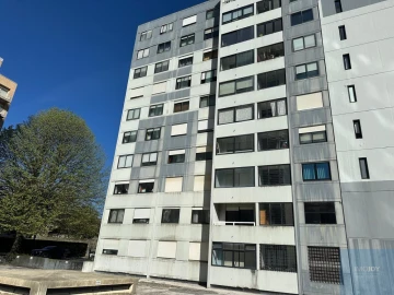 Apartamento T2 para Arrendamento em Lordelo do Ouro e Massarelos