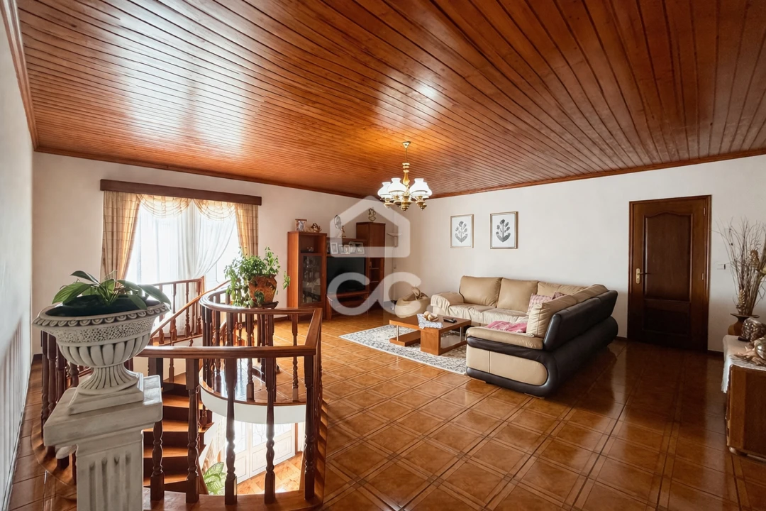 Moradia T5 para Venda em Arrifes Foto 18