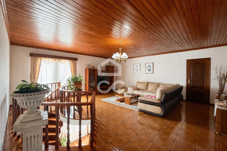 Moradia T5 para Venda em Arrifes Foto 18