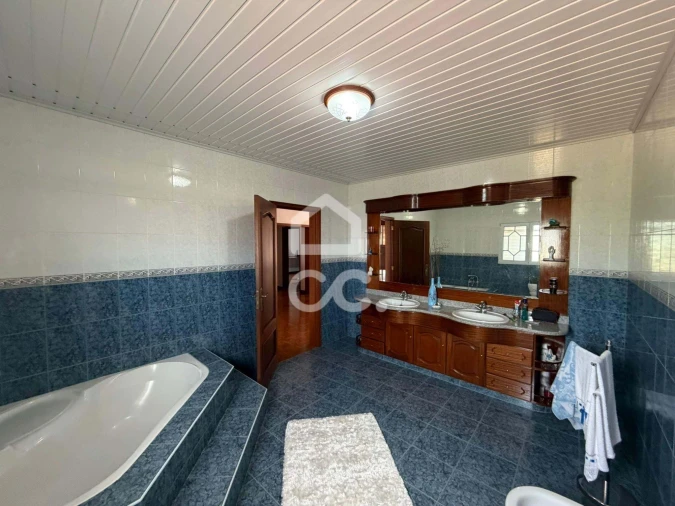 Moradia T5 para Venda em Arrifes Foto 24