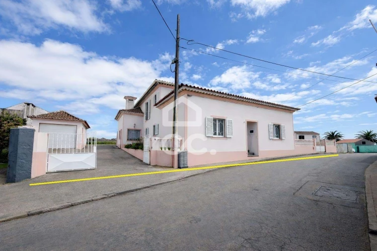 Moradia T5 para Venda em Arrifes Foto 2