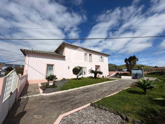 Moradia T5 para Venda em Arrifes Foto 3