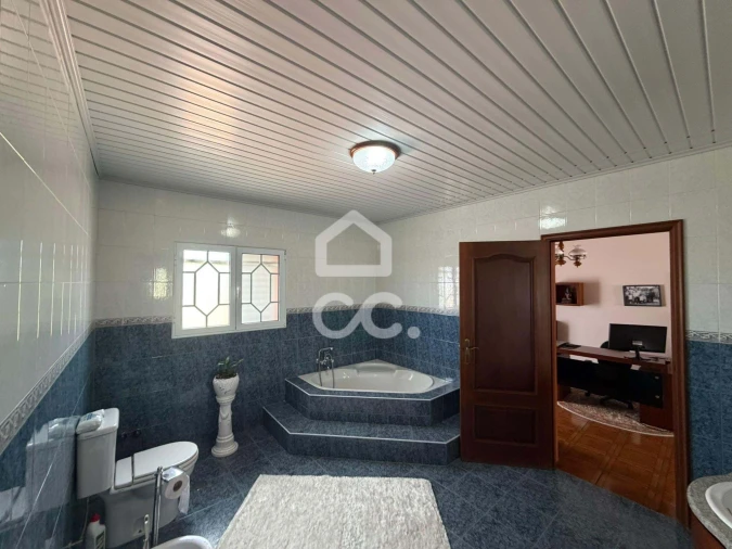 Moradia T5 para Venda em Arrifes Foto 25