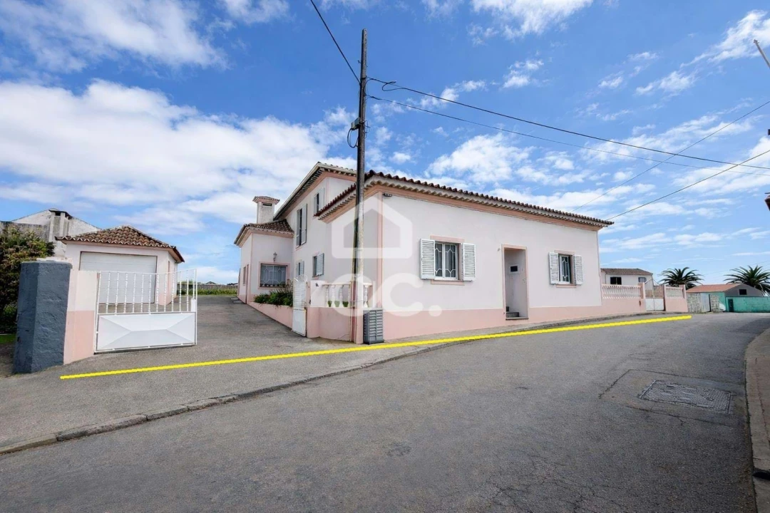 Moradia T5 para Venda em Arrifes Foto 2