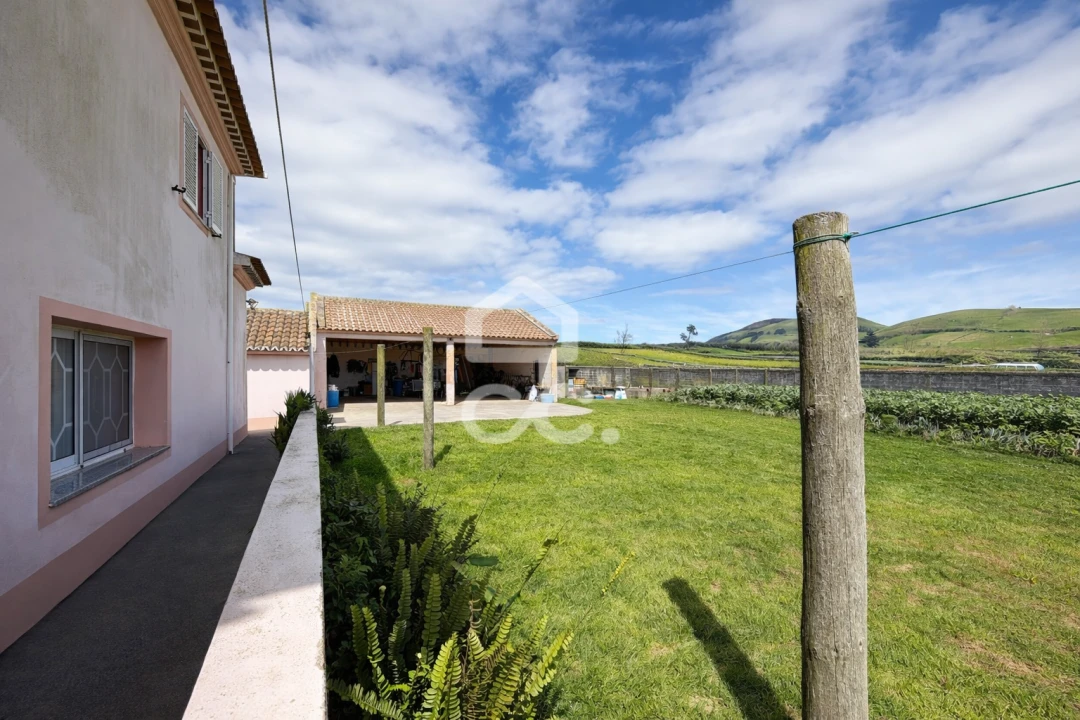 Moradia T5 para Venda em Arrifes Foto 29