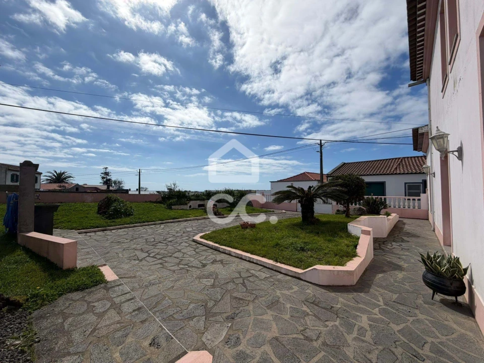 Moradia T5 para Venda em Arrifes Foto 32