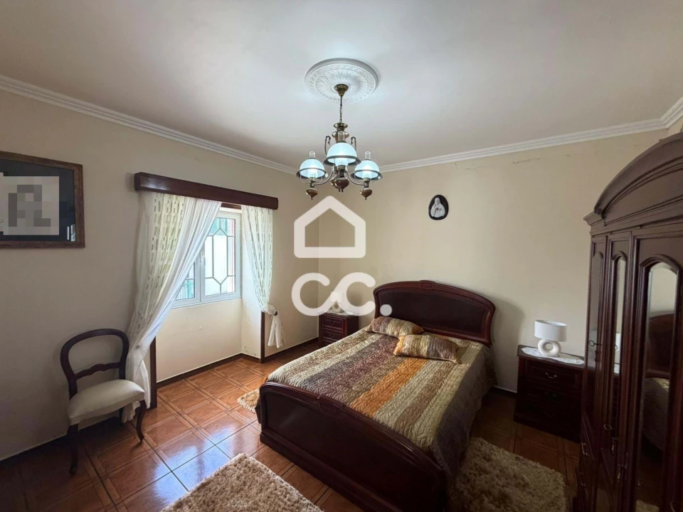 Moradia T5 para Venda em Arrifes Foto 12