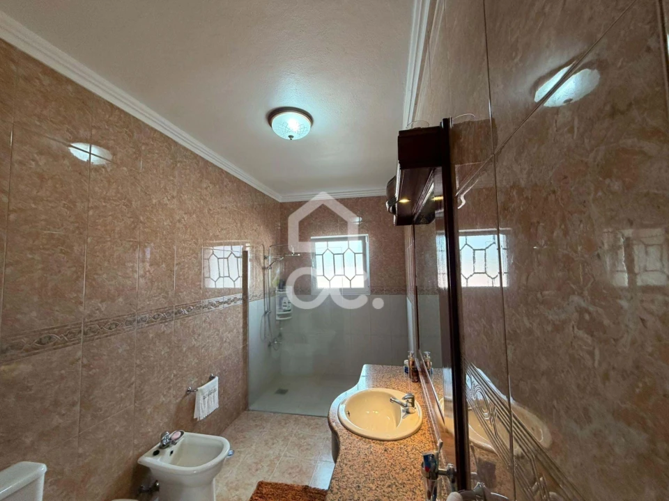 Moradia T5 para Venda em Arrifes Foto 14