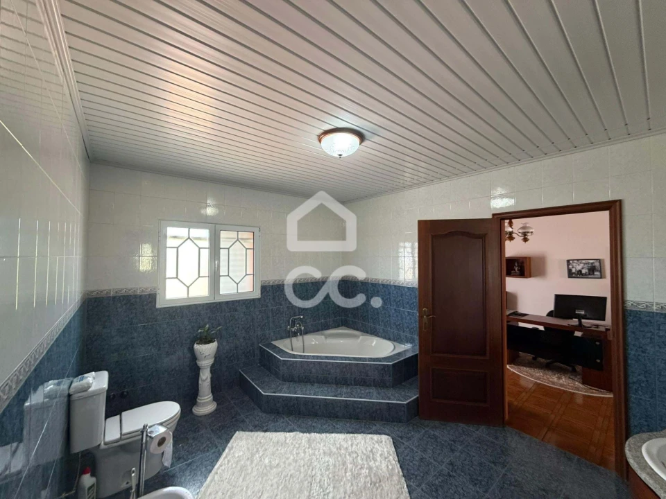 Moradia T5 para Venda em Arrifes Foto 25