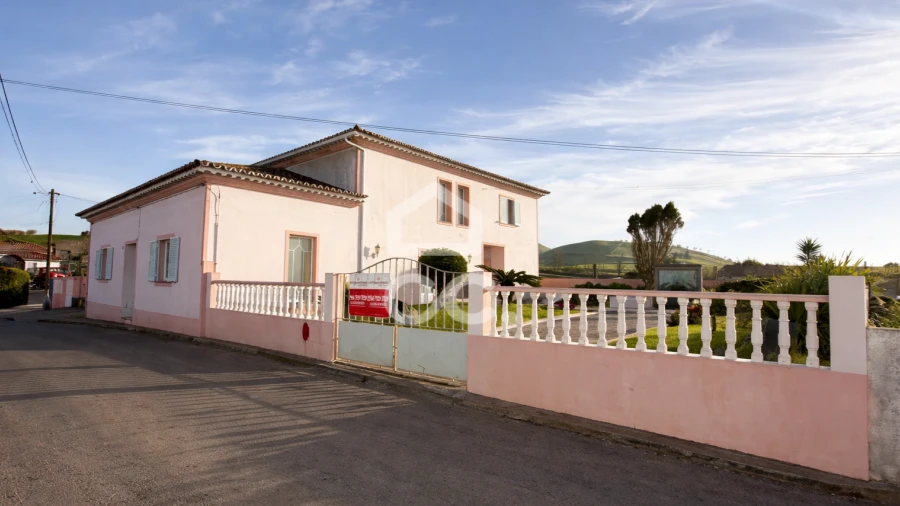 Moradia T5 para Venda em Arrifes