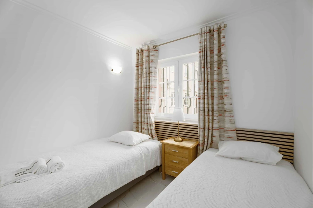 Apartamento T2 para Arrendamento férias em Quarteira Foto 12