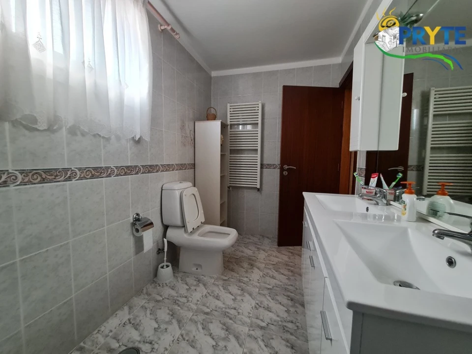 Moradia T4 para Venda em Vila Cã Foto 33