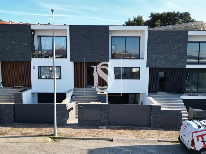 Moradia T3 para Venda em Nogueira, Fraião e Lamaçães Foto 1