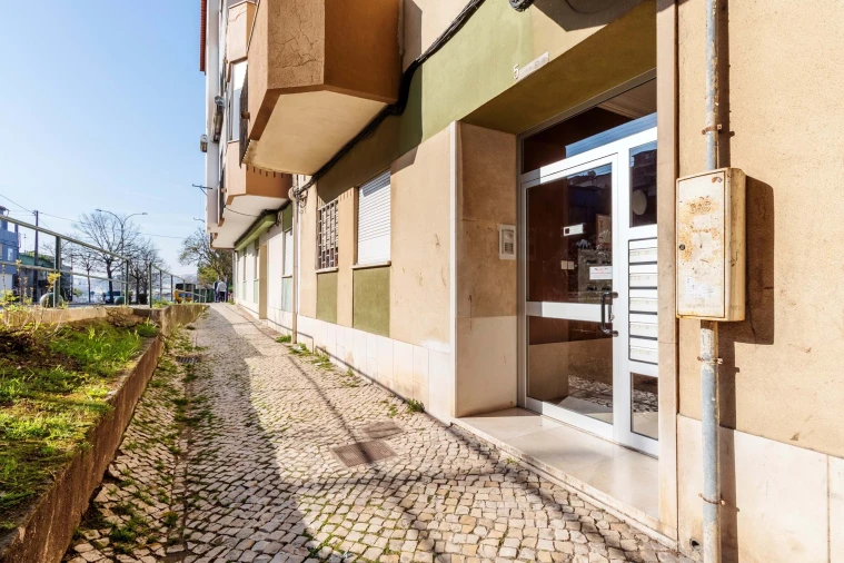 Apartamento T2 para Venda em Águas Livres Foto 34