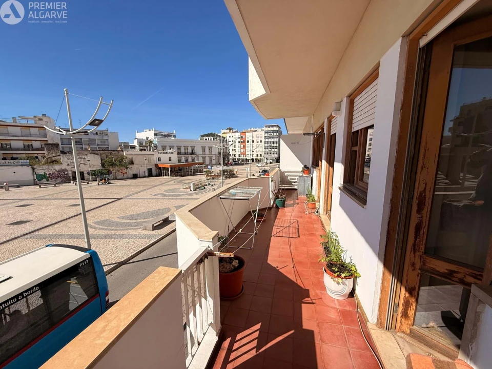 Apartamento T3 para Venda em Faro (Sé e São Pedro) Foto 1