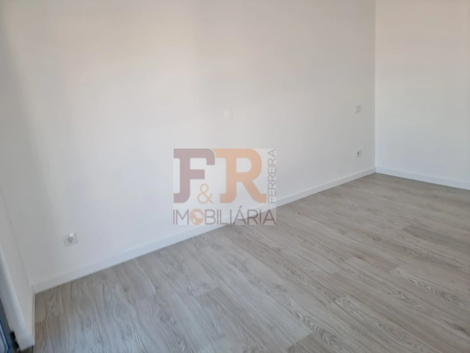 Moradia T3 para Venda em Quinta do Conde Foto 6