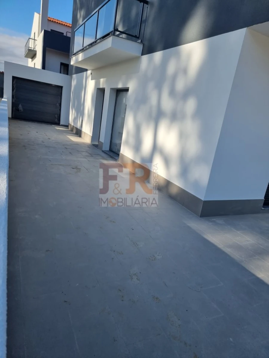 Moradia T3 para Venda em Quinta do Conde Foto 4