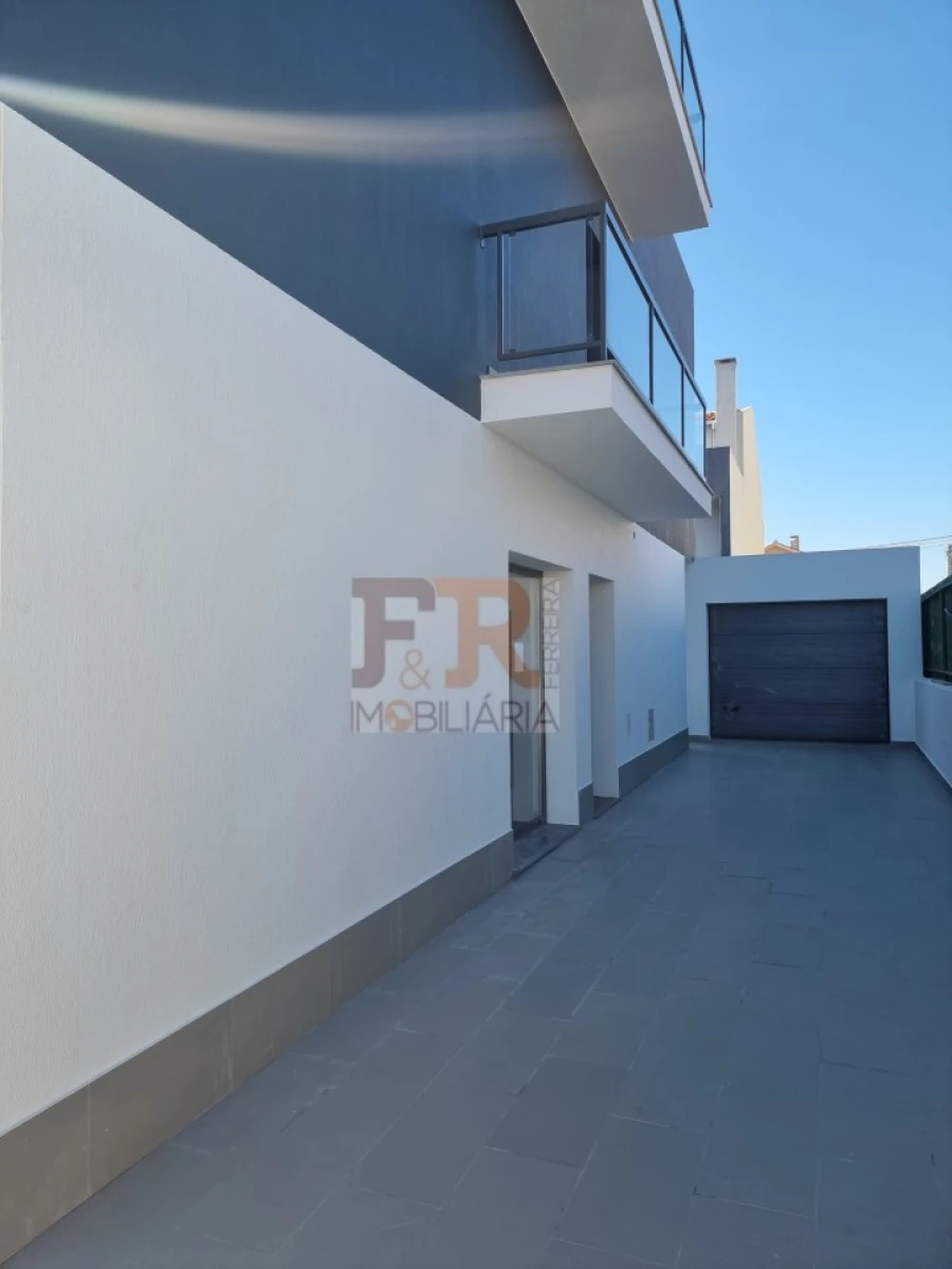 Moradia T3 para Venda em Quinta do Conde Foto 5