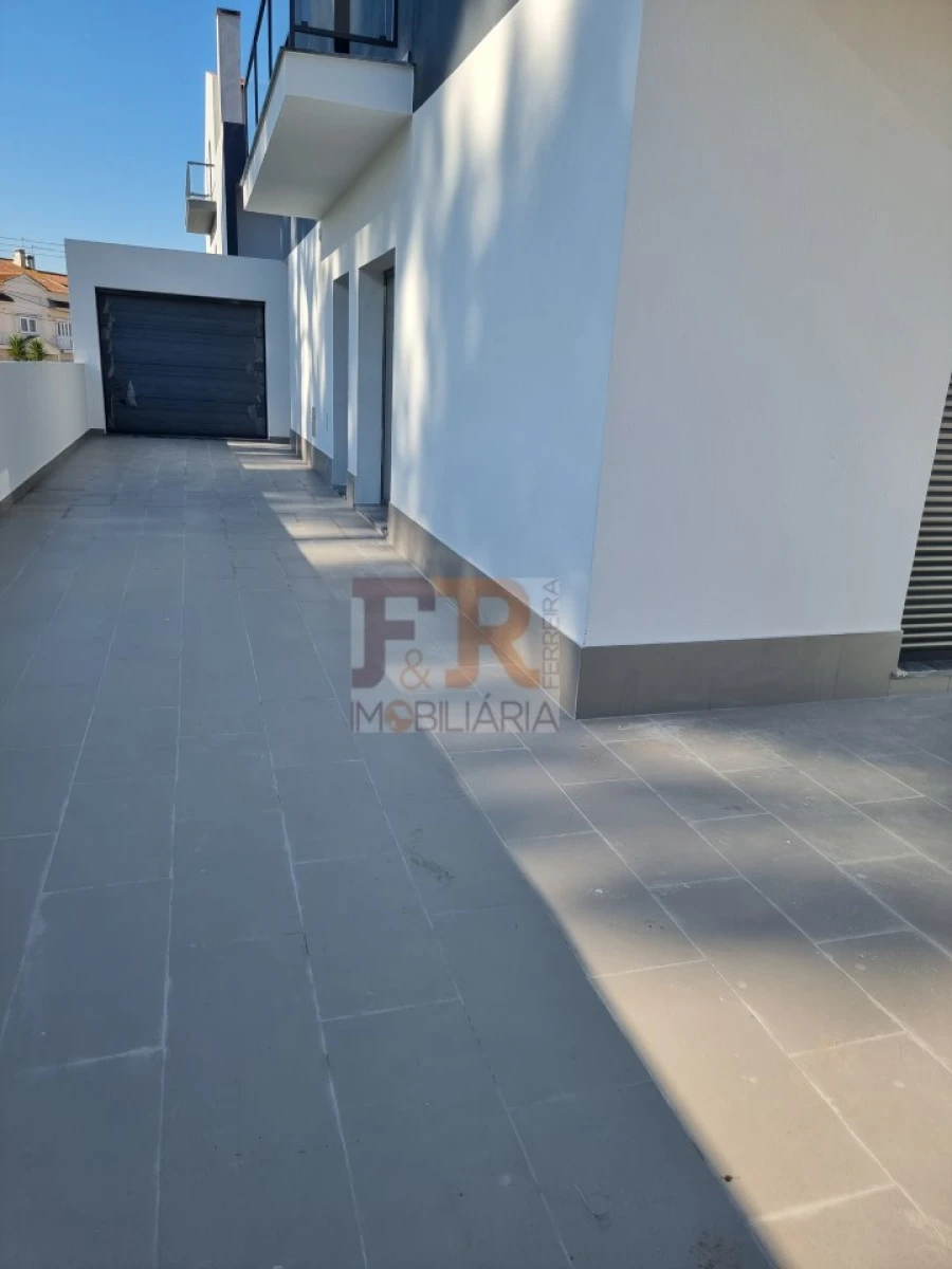 Moradia T3 para Venda em Quinta do Conde Foto 17