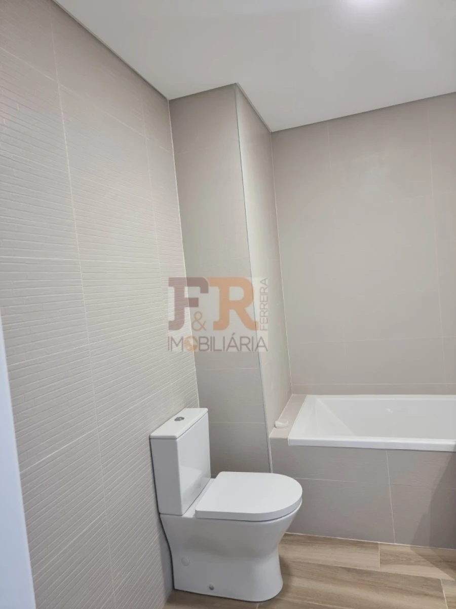 Moradia T3 para Venda em Quinta do Conde Foto 35