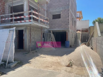 Moradia T4 para Venda em Nossa Sra de Fatima