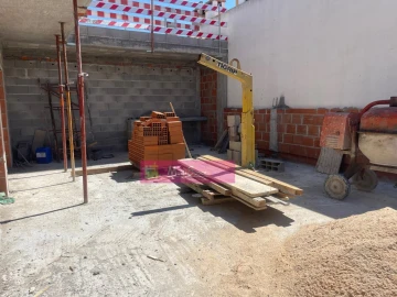 Moradia T4 para Venda em Nossa Sra de Fatima