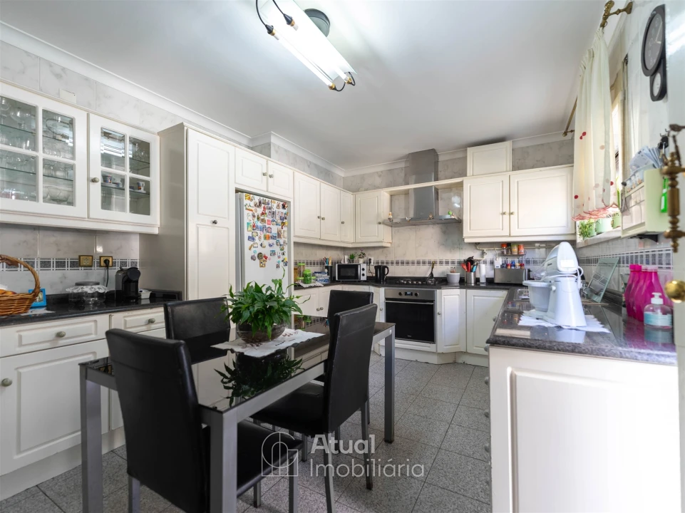 Moradia T4 para Arrendamento em Caldas de Vizela (São Miguel e São João) Foto 12