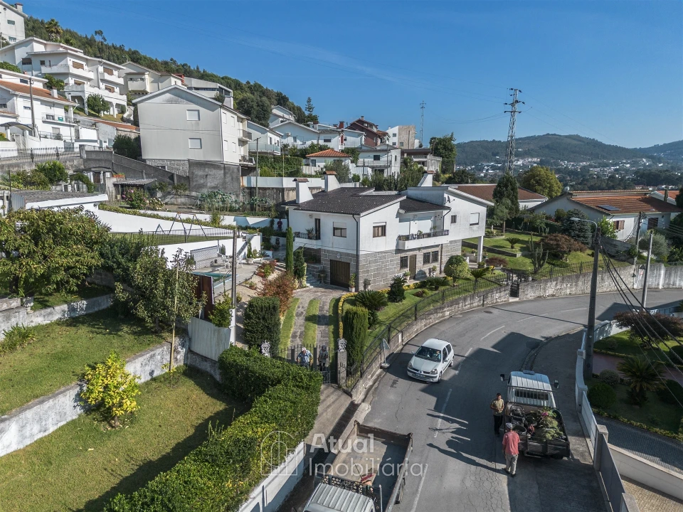 Moradia T4 para Arrendamento em Caldas de Vizela (São Miguel e São João) Foto 1