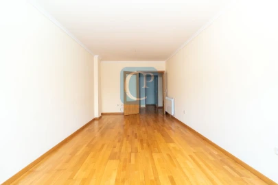 Apartamento T2 para Arrendamento em Ramalde
