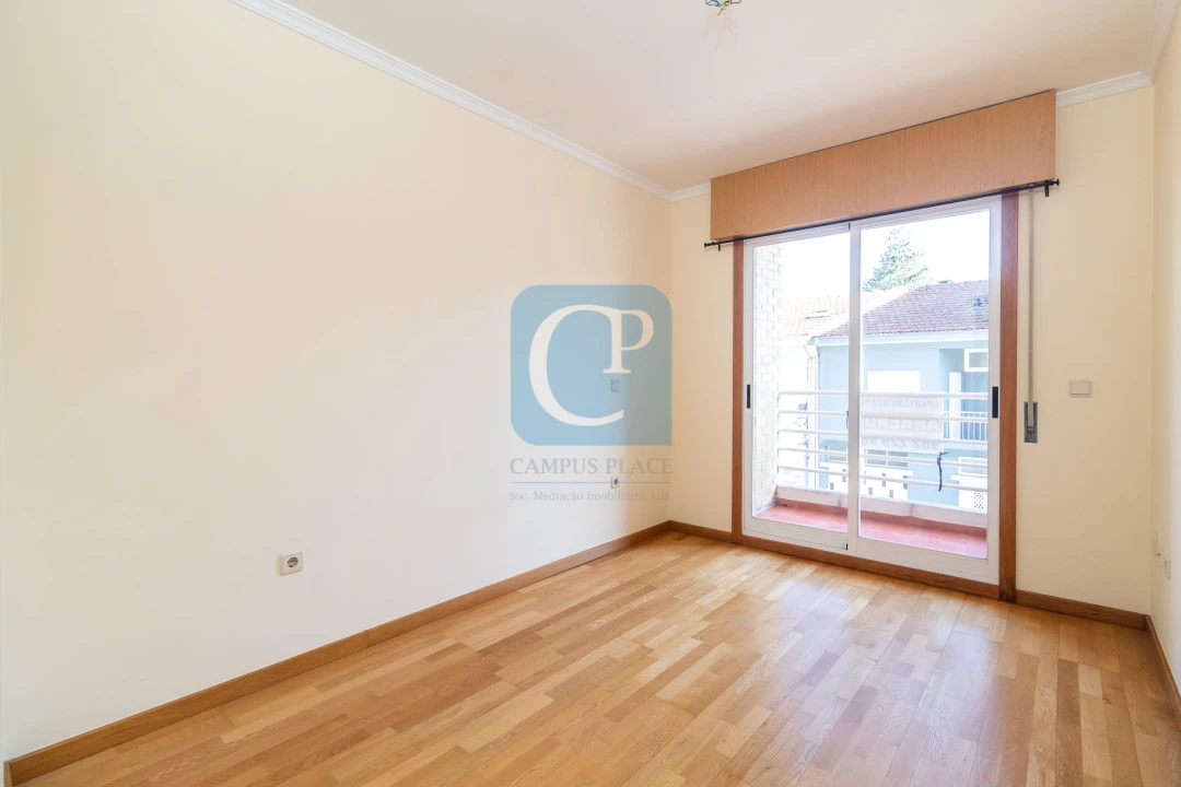 Apartamento T2 para Arrendamento em Ramalde Foto 12