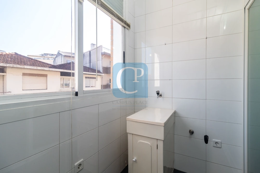 Apartamento T2 para Arrendamento em Ramalde Foto 6